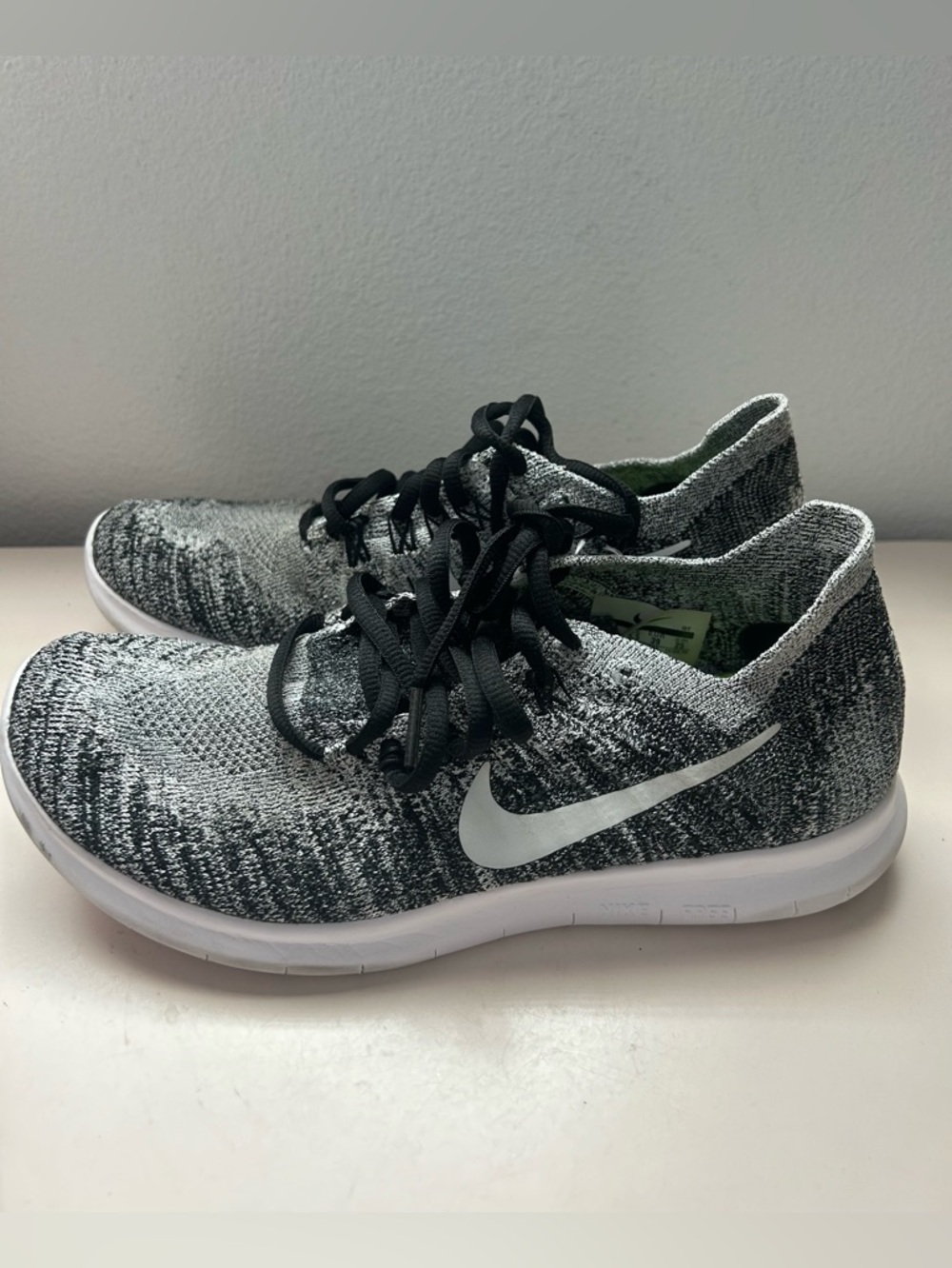 Nike Free RN Flyknit Women's Size 8 Running Shoes Black White Oreo